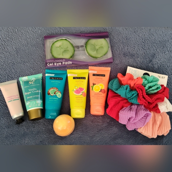 NEW! Beauty Bundle (8 Items) - Picture 1 of 10